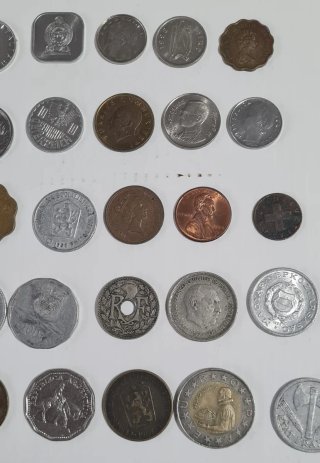 Lote de 50 monedas diferentes del mundo
