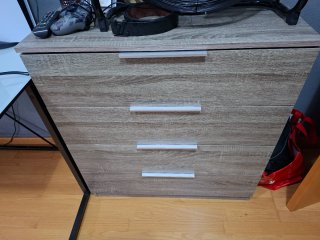 Cómoda de madera y metal