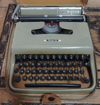 Máquina de escribir Hispano Olivetti Pluma 22