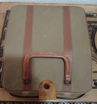 Máquina de escribir Hispano Olivetti Pluma 22
