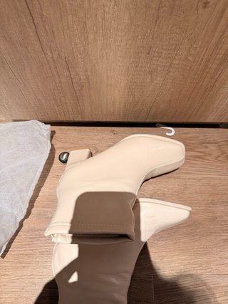Botines beige tacón cuadrado