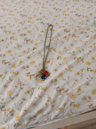 Collar colgante cuadrado multicolor