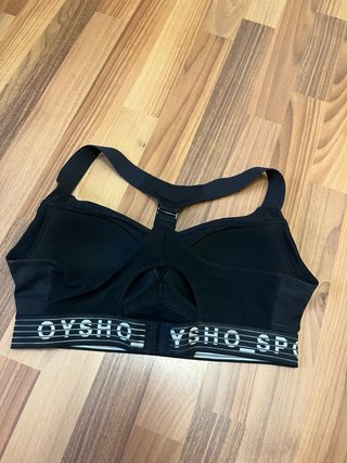 Top deportivo Oysho negro