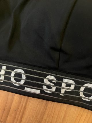 Top deportivo Oysho negro