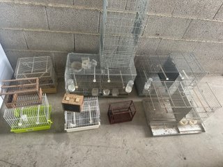 Jaula para pájaros plateada se vende por separado