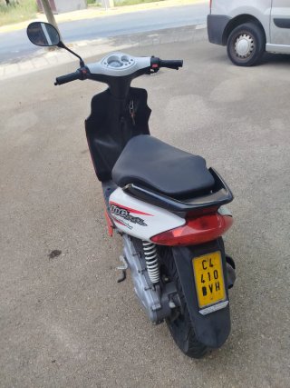 Yamaha Jog RR Roja y Blanca
