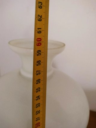 Lámpara de mesa antigua.