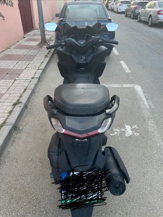 Honda Forza 150 negra