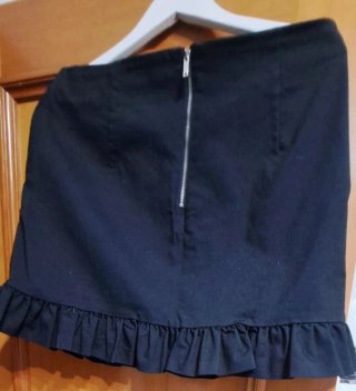 Falda azul marino con volantes