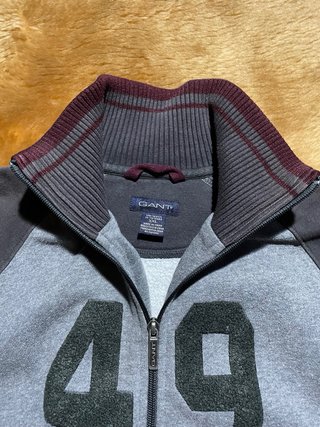 Chaqueta deportiva con número 49