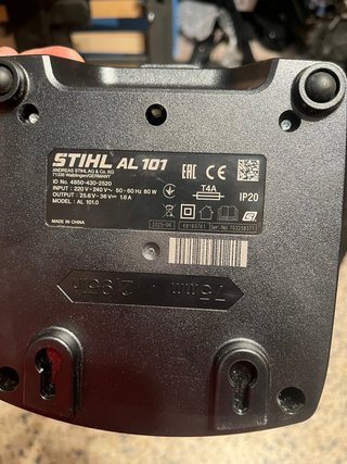 Cargador Stihl AL 101