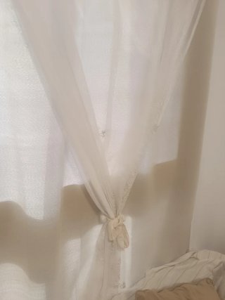 Cortinas beige con visillo y barra