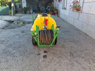 Máquina sulfatar con remolque