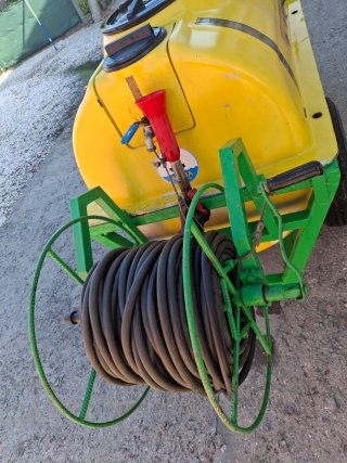 Máquina sulfatar con remolque