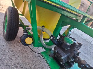 Máquina sulfatar con remolque