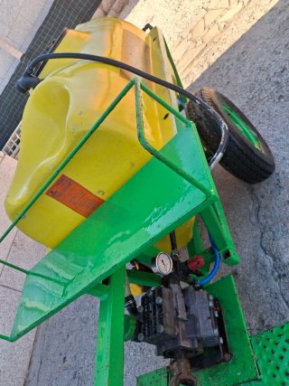 Máquina sulfatar con remolque