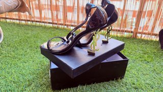 Tacones Yves Saint Laurent Negros y Dorados
