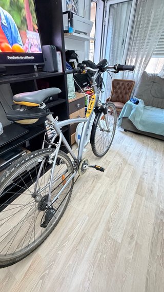 Bici Decathlon plateada, NEGOCIABLE