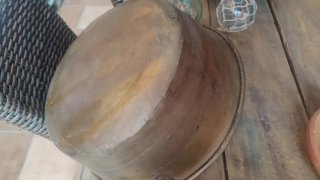 Perol antiguo de bronce con asas