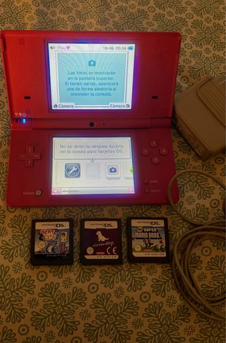 Nintendo DSi Rosa + Cargador+ 3 juegos