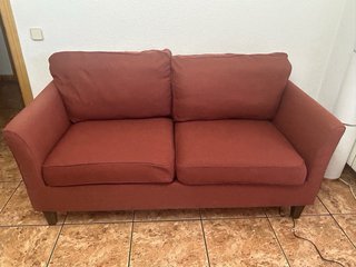 Sofá 2 plazas rojo seminuevo