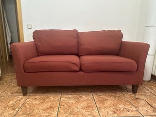 Sofá 2 plazas rojo seminuevo