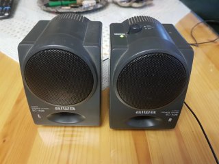 Altavoces auto amplificados pequeños