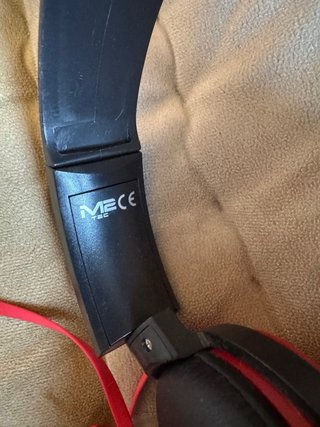 Cascos Rojos y Negros