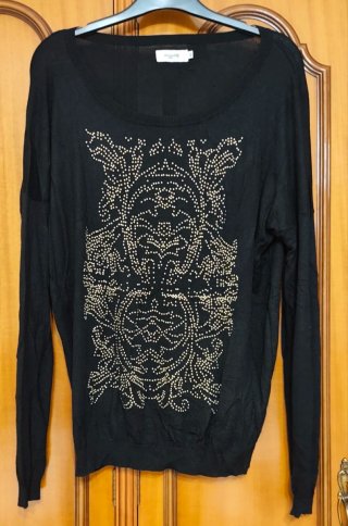 Jersey fino negro tachuelas oro