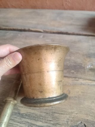 Almirez antiguo de bronce