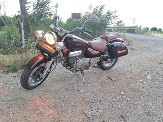 Hyosung Aquila Cruiser Negra/Burdeos 125