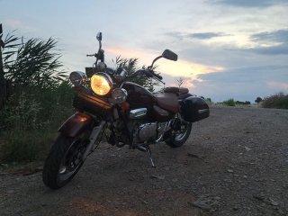 Hyosung Aquila Cruiser Negra/Burdeos 125
