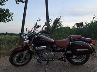 Hyosung Aquila Cruiser Negra/Burdeos 125