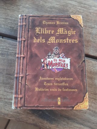 Les botes vermelles. Llibre Màgic dels Monstres...