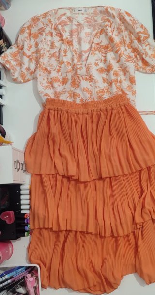 conjunto de blusa y falda