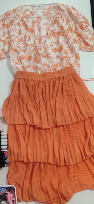 conjunto de blusa y falda