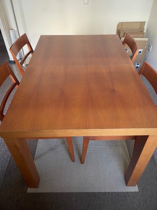 Mesa de comedor y 4 sillas madera