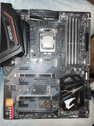 Intel i7-8700K CPU + Aorus Z370 Placa Base