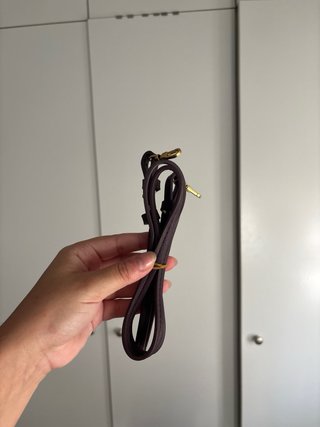 Bolso de mano morado tejido