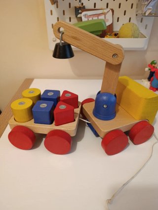 Grúa de madera para niños