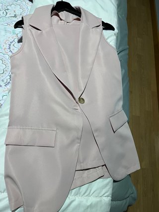 Traje rosa sin estrenar con etiquetas