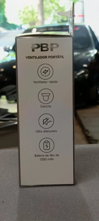 Ventilador portátil de mano recargable.