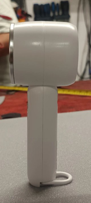 Ventilador portátil de mano recargable.