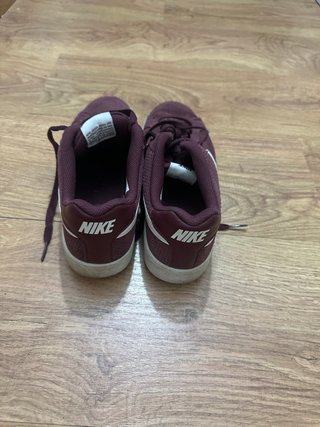 Nike Court Royale Suede Burdeos
