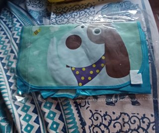 Babero impermeable con dibujo de zorro