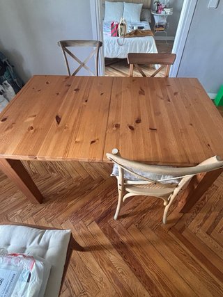 Mesa de comedor de madera