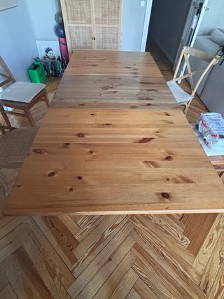 Mesa de comedor de madera