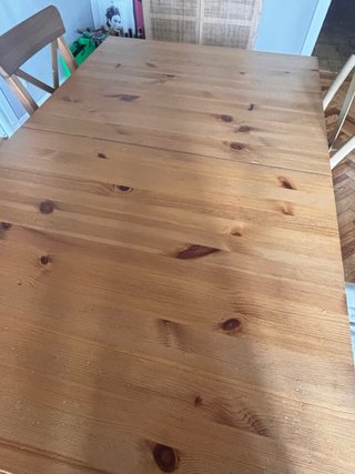 Mesa de comedor de madera