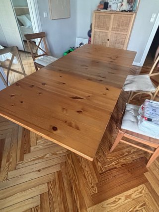 Mesa de comedor de madera