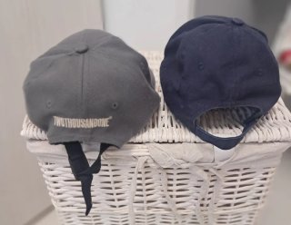 2 - Gorras de béisbol negras y azules,algunas de m